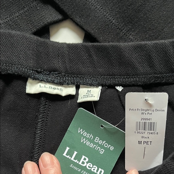 L.L. Bean Classic Black Trousers, petite - Picture 2 of 7